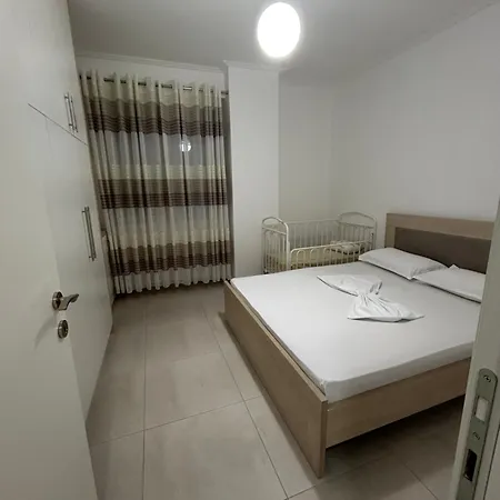 Terraces Ideal Rruga Mitat Hoxha Apartamento *